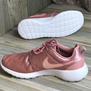 nike roshe one rust pink